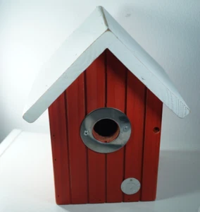 Petface Southwold Red with white painted roof Wild Bird Nest Box House Blue Tits - Picture 1 of 6