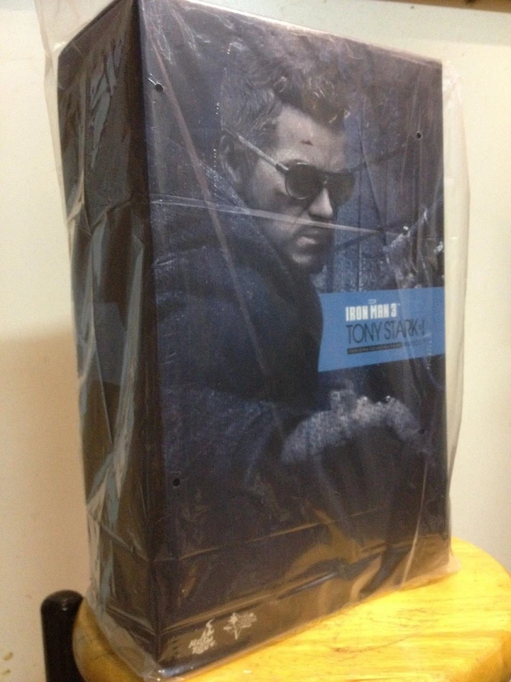 Hot Toys MMS 209 Iron Man 3 Tony Stark (The Mechanic) (Normal Version) NEW - Image 1 of 2