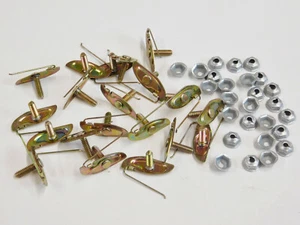 20x Chevrolet 1-3/8" x 1/2" Body Side Molding Trim Clips Retainers Fasteners NOS - Foto 1 di 1