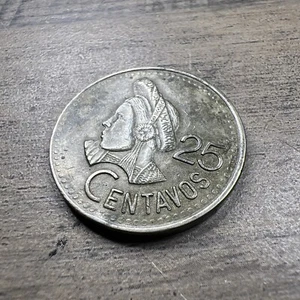 25 Centavos 1994 Guatemala NM - Nickel Brass - LOW MINT Coin - Picture 1 of 4