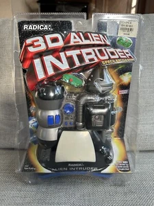 RADICA 3D Alien Intruder 1998 Space Battle Game Model 9902 - NEW Sealed - RARE - Picture 1 of 10