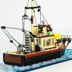 ZITIANYOUBUILD Quint's Boat 1238 Bricks from Movie 100% Compatible Set - Picture 1 of 10