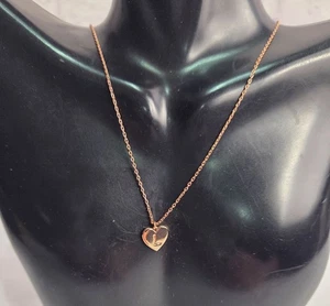 Collar colgante corazón tono oro rosa Kate Spade con cadena "L" en 18" - Imagen 1 de 5