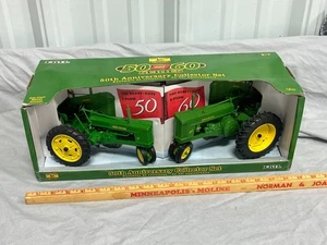 John Deere 50 60 Zweizylinder Traktor 2 Stück SET 1:16 ERTL Diecast Neu in OVP - Bild 1 von 11