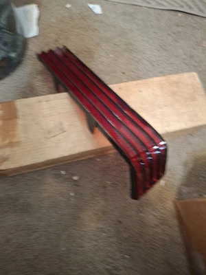 NOS 1980 – 1984 BUICK SKYLARK TIPO T LENTE TRASEIRA DIREITA FABRICANTE DE EQUIPAMENTO ORIGINAL GM # 5970918 - Imagem 1 de 3