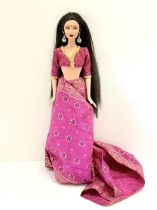 Muñecas del Mundo Princesa de la India Muñeca Barbie 2000 Mattel 28374 - Imagen 1 de 11