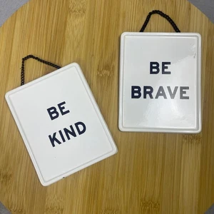 Herz & Hand Wandschilder Deko Be Kind Be Brave Metall Bauernhaus Magnolie Bauernhöfe - Bild 1 von 10