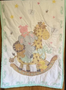 Jack Dempsey Kreuzstich Babydecke Quilt Giraffe & Friends 28”x48” Unisex - Bild 1 von 8