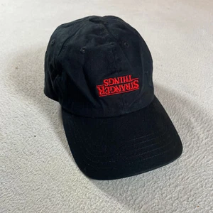 Gorra Stranger Things para mujer negra con correa trasera golf exterior Netflix Thriller - Imagen 1 de 14