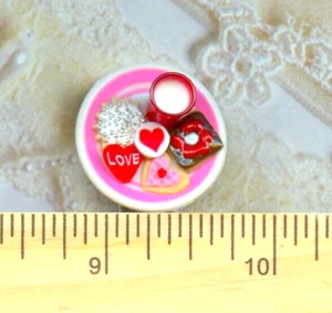 ** Puppenhaus Miniatur kleiner Teller Sue's Valentine Milch & Kekse # 3 - Bild 1 von 4