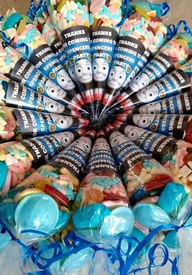 BOLSOS DE FIESTA THOMAS DULCES CONOS FAVOR CUMPLEAÑOS NIÑOS NIÑAS PERSONALIZADOS UNISEX Foto 1 de 2
