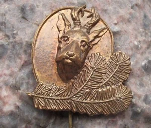Vintage Stag Deer Hunt Head Antler Horn Hunter Pine Twig Motif Hunting Pin Badge - Picture 1 of 2