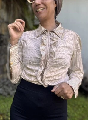 Martha B Secretaria,Vintage Retro Años 70 Rayas Marrón Top Esmoquin Volantes Dobladillo de Seda Foto 1 de 4