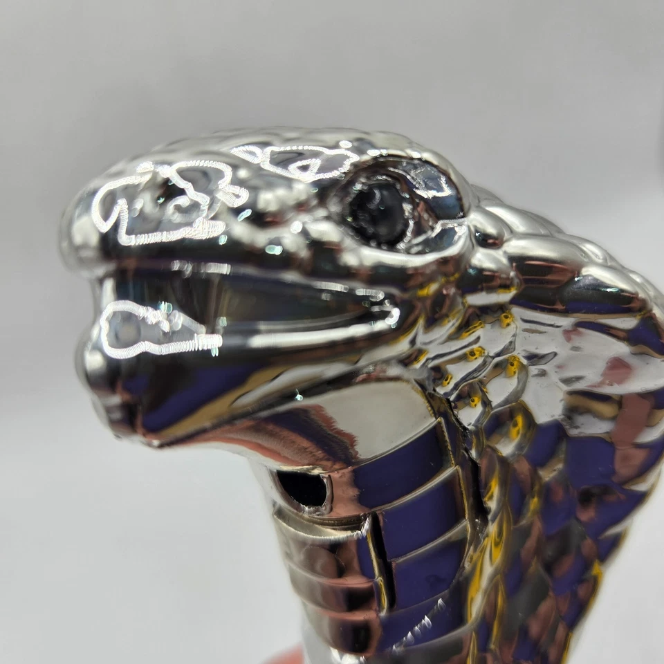 SNAKE / COBRA HEAD - GEAR SHIFT KNOB RED EYES LIGHT UP - AUTOMOTIVE Foto 1 de 4