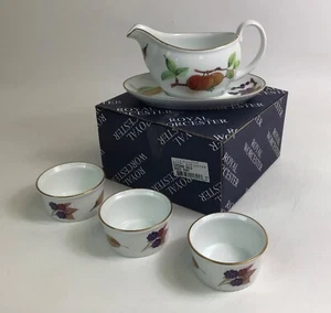 Royal Worcester-Evesham - Sauce / Gravy Boat & 3x Ramekin/Souffle Dishes - Picture 1 of 20