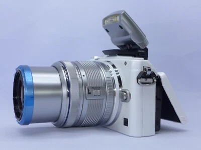 Cámara digital Olympus Pen Lite E-PL6 16,1 MP / m.zuiko 14-42 mm / sin espejo blanca Foto 1 de 4