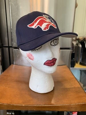 Gorra de béisbol New England Patriots Under Armor firmada por Sparky Lyle Youth XS Foto 1 de 4