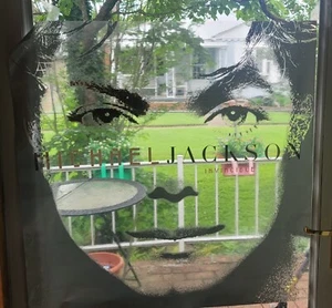 Michael Jackson "Invincible" Werbe-Fensterklammer - Bild 1 von 1