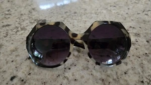 JUDITH LEIBER Schildpatt rechteckige fuchsia Sonnenbrille; gebraucht, in einwandfreiem Zustand - Bild 1 von 3