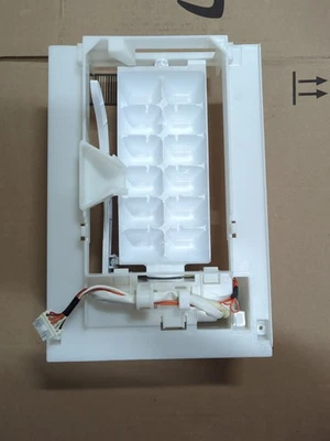 LG Nevera Máquina de Hielo N.º de parte: AEQ72909603 Kit de montaje para máquina de hielo Bandeja flexible de 12 cubos Foto 1 de 4