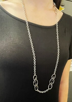 Collar Stephen Webster Forget Me Nudo Plata y Zafiro Negro Foto 1 de 4