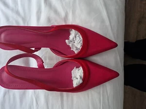 Schuhe, rosa mit rotem Besatz  - Bild 1 von 4