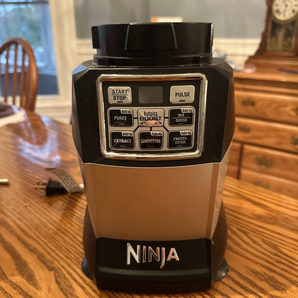 ¡FUNCIONA! Nutri Ninja Pro Auto iQ Boost BL494 30 S con 1200W SOLO BASE DE REPUESTO Foto 1 de 4