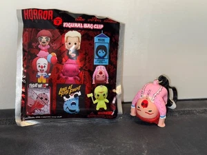 Monogramm WB Horror der Exorzist Regan 3D Schaumstoff Tasche Clip Schlüsselanhänger Serie 9 - Bild 1 von 1