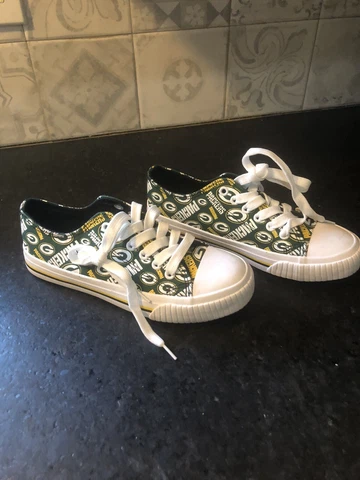 GREEN BAY PACKERS WOMENS SNEAKER SZ 7 REPEAT LOGO LOW CANVAS CHUCK STYLE Cover