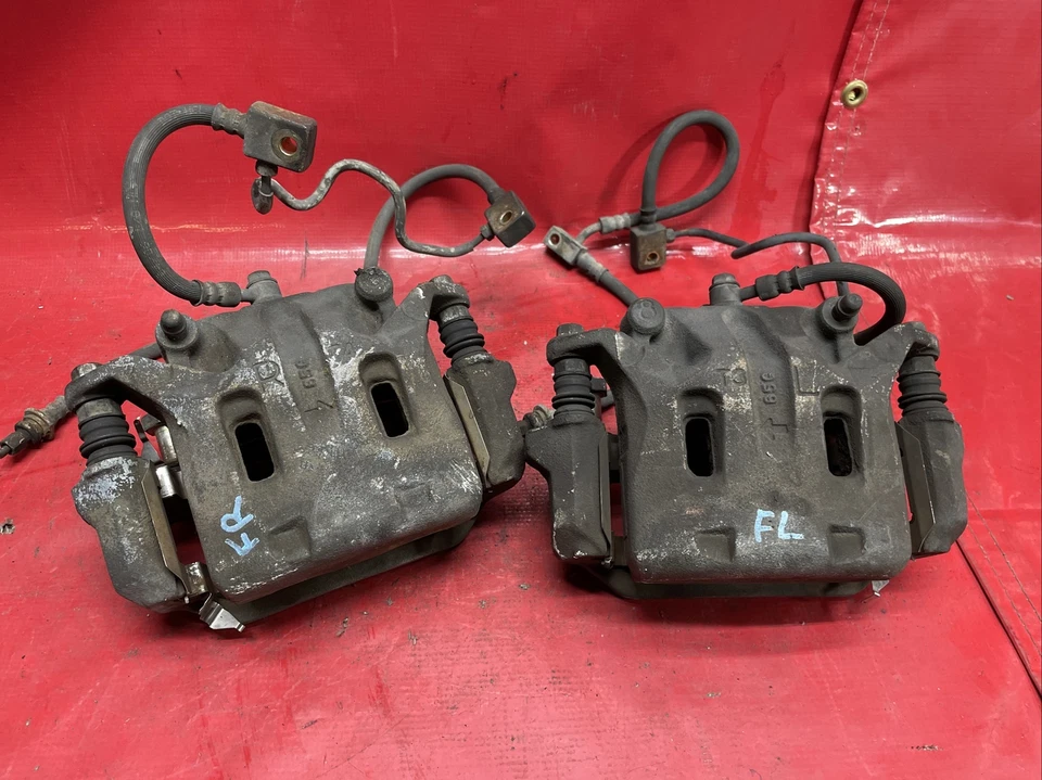 Juego de pares de pinzas de freno delanteras derecha izquierda Infiniti M35 2006 tracción trasera OEM #2 Foto 1 de 4