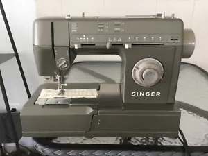 Singer HD110-C. Heavy Duty Sewing Machine With Foot Pedal, Attachments & Accesso - Picture 1 of 18