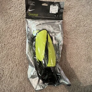 NIKE Charge 2.0 Volt Soccer Shin Guards Unisex Youth Size Small - Picture 1 of 6