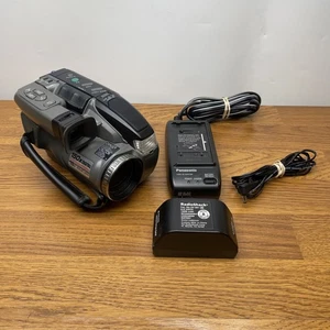 Panasonic PV-L680D Palmcorder Camcorder VHS-C Video Camera W/Charger PARTS - Picture 1 of 17