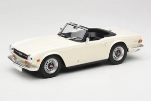 155132035 Triumph TR6 PI LHD White Minichamps 1/18 - Foto 1 di 6
