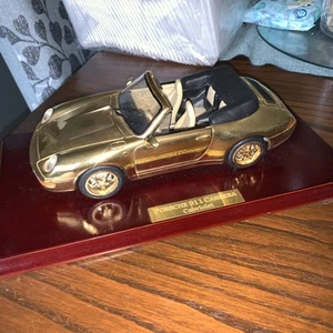 Maisto 1:18 Gold Plated Porsche 911 Carrera Cabriolet Scale Model Car - Picture 1 of 5