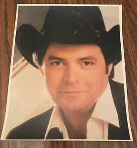 MIKEY GILLEY - ESTRELLA DE LA MÚSICA COUNTRY - FOTO VINTAGE 8 X 10 - Imagen 1 de 1