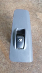 Kia Cerato LD 2/04-10/06 Left Rear Window Switch - Picture 1 of 3