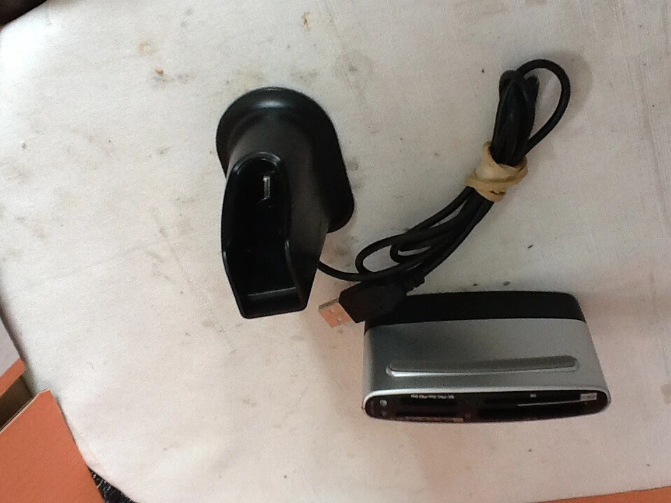 SanDisk ImageMate 12 in 1 Model# SDDR-89 V4 USB 2.0 Card Reader P/N: 20-90-03103 - Image 1 of 4