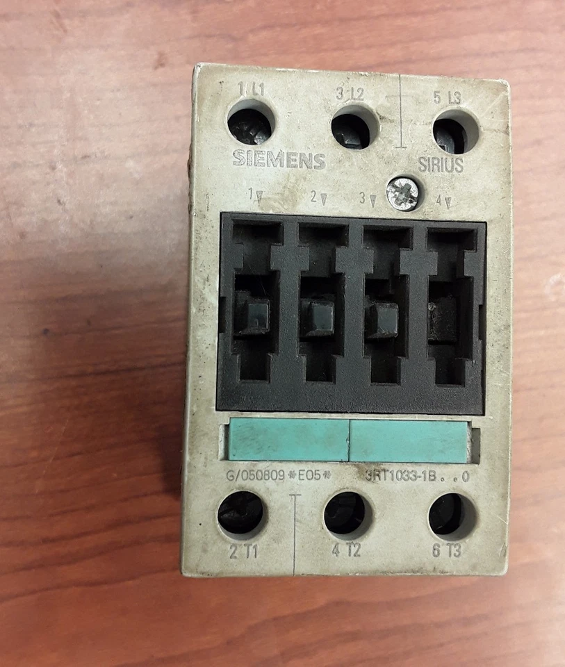 SIEMENS SIRIUS CONTACTOR, G/050809, E05, 3RT1033-1B, 690 V - Image 1 of 4
