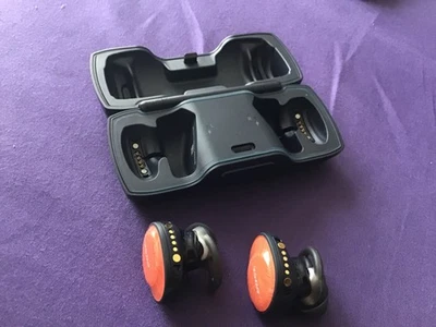 Bose SoundSport Free Wireless Headphones Sport Bluetooth Earbuds In-ear RED - Image 1 of 4