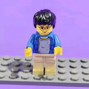 Lego Harry Potter Minifigura Con Camisa Azul Pantalones Bronceados Cáliz Piedra Hechicera - Imagen 1 de 6