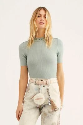 Cinturón Free People con hebilla cuadrada de cuero tostado con encanto M/L Foto 1 de 2