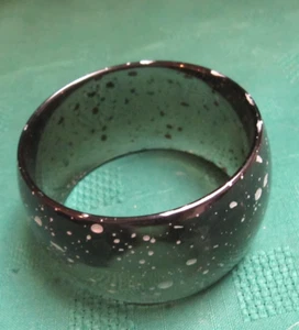 Vintage Lucite klobig breit durchscheinend braun mit elfenbeinfarbener Farbplatte Armreif Armband - Bild 1 von 13