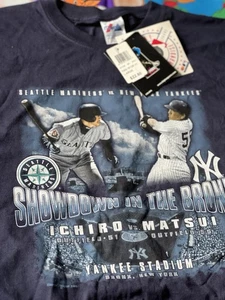 T-shirt L commémoratif Ichiro/Matsui neuf rare limité avec étiquettes avec sac yankee - Photo 1/5