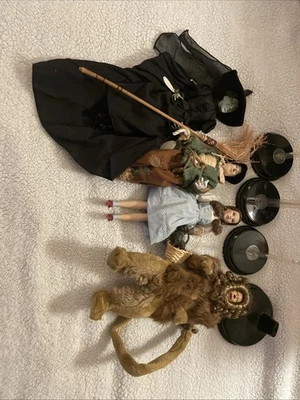 2000 MATTEL TIMELESS TREASURES WIZARD OF OZ Set - Image 1 of 4
