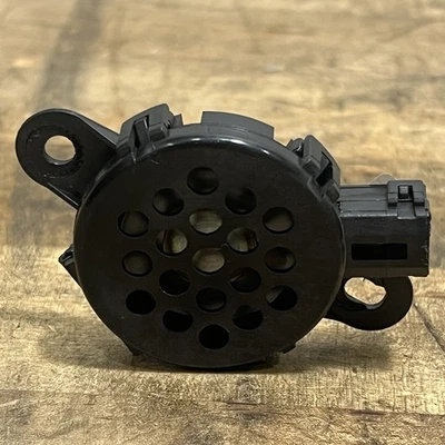 Zumbador de respaldo Infiniti QX56 2004-2010 OEM Foto 1 de 3