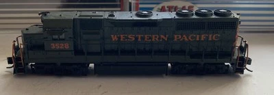 N Scale Atlas GP40 Custom Western Pacific WP 3528 Locomotive Engine MTL Couplers - Image 1 of 4