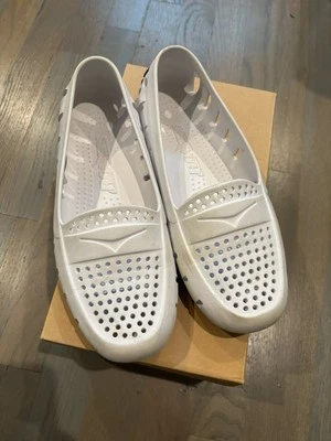 EUC Women's FLOAFERS driver white cap deep sea water shoes loafers size US 9 - Image 1 of 4