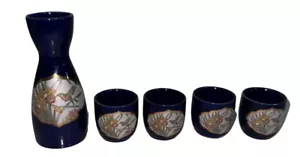 Vintage Made In Japan Sake Set Pourer & 4 Cups Cobalt Blue Hummingbirds Flowers - Picture 1 of 8