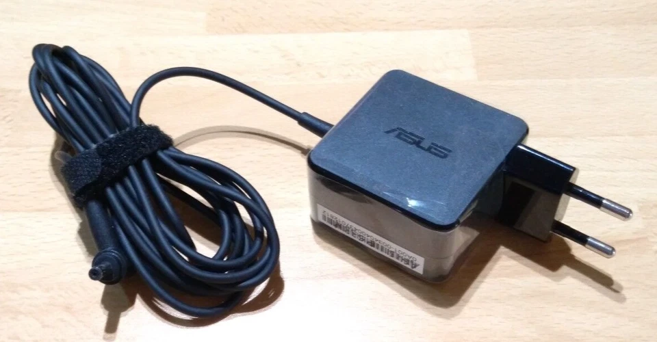 Caricabatterie ORIGINALE alimentatore per ASUS modello ADP-33AW Z  33W 19V 1.75A - Immagine 1 di 1
